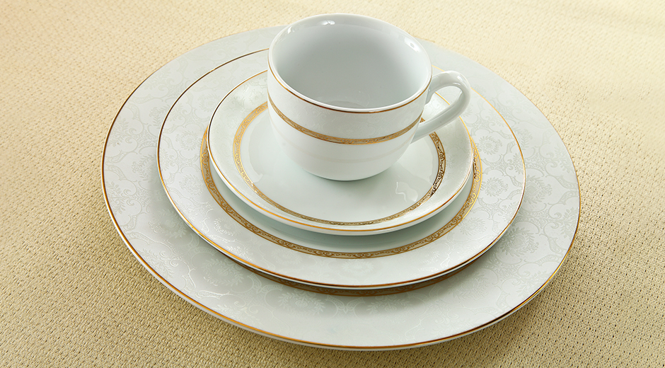 سرویس پذیرایی کامل 102 پارچه چینی زرین مدل 12 نفره هدیه طلایی